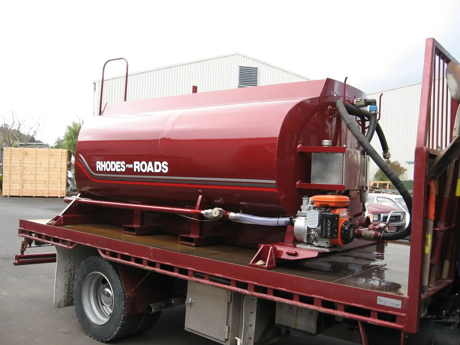 Metal container truck