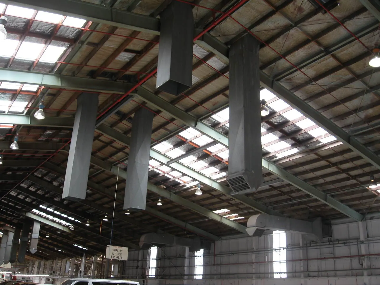 Ceiling-mounted dust extraction system