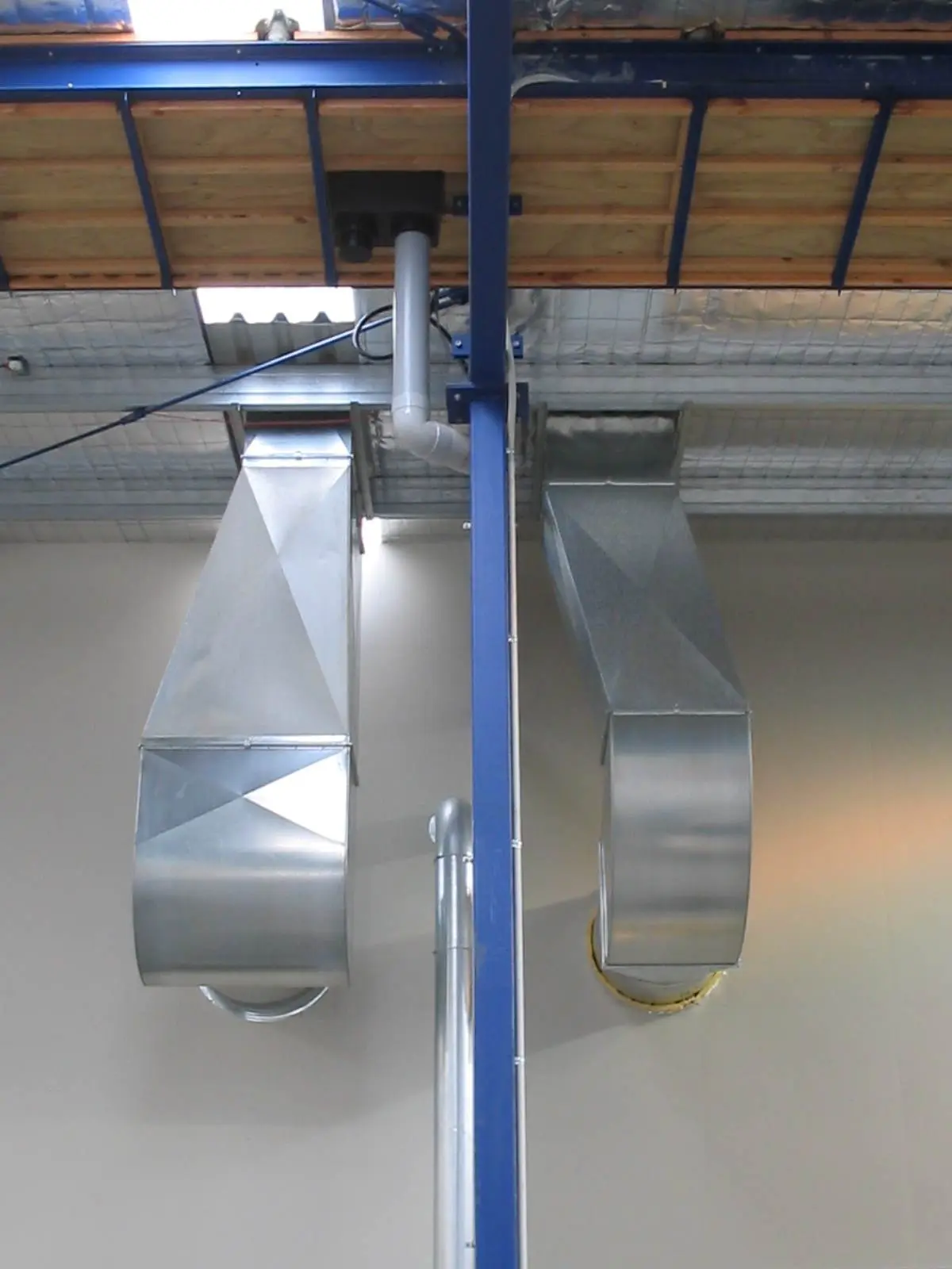 Sheet metal dust extraction unit