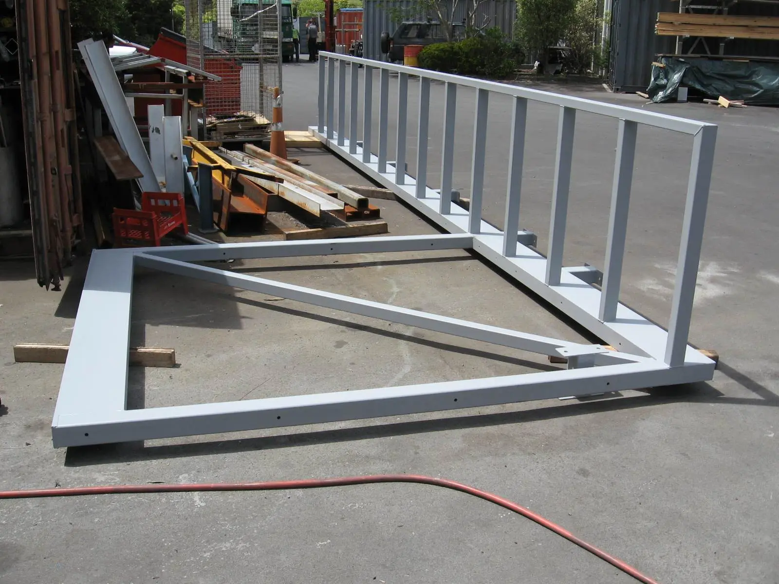 Metal frames structure