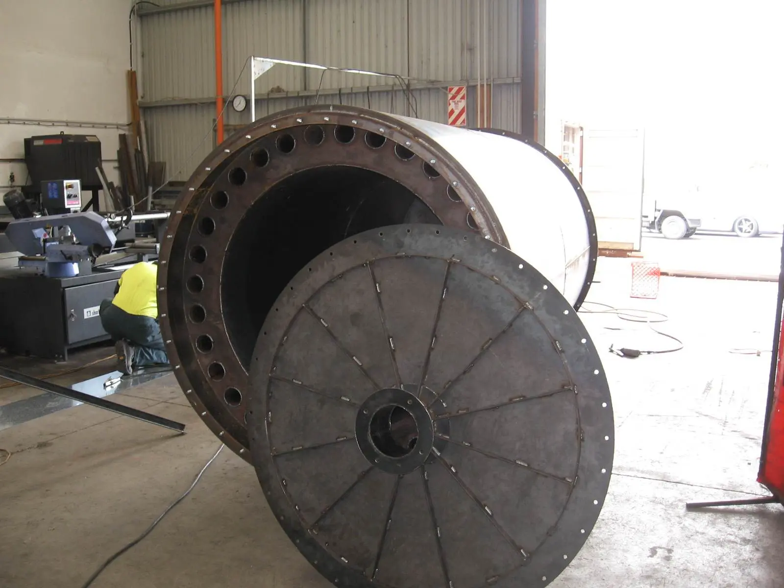 Large round container tank